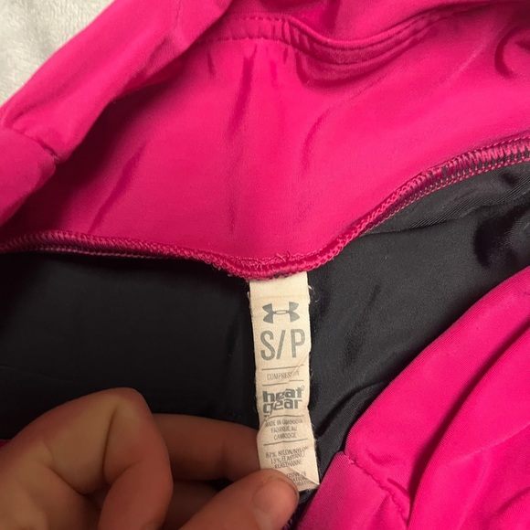 🌸Under Armour Black and Pink Capri Leggings - Picture 3 of 6